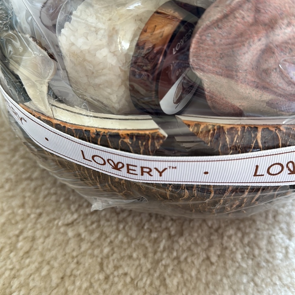 NWT Lovery Vanilla and Coconut Bath set - Picture 2 of 10
